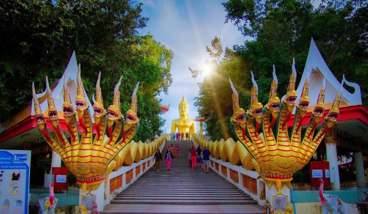 Chùa Phật Lớn Wat Phra Yai