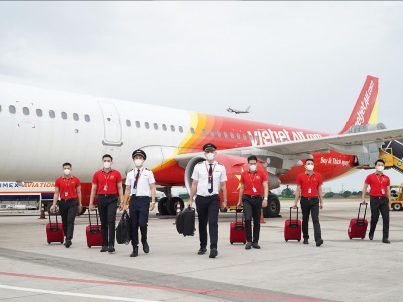 Nhân viên Vietjet xé vé 