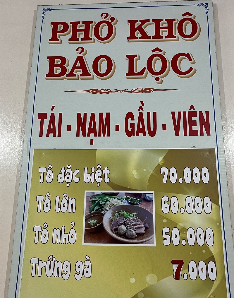 Menu phở khô Hào Ký đặc biệt với món phở khô.