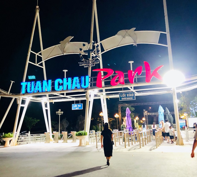 Địa chỉ Tuần Châu Park tại: Đường Tuần Châu, phường Tuần Châu, thành phố Hạ Long, tỉnh Quảng Ninh.