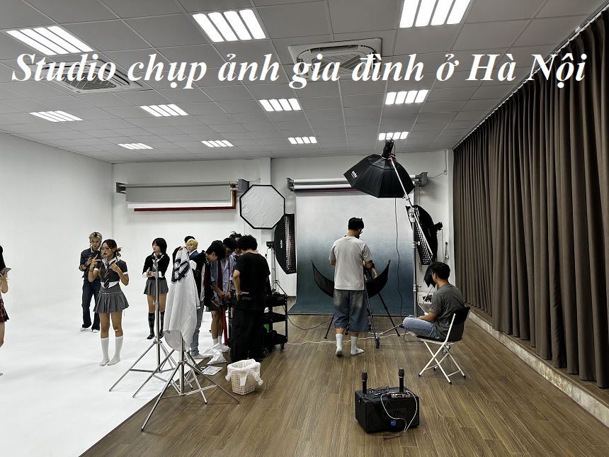 Studio chụp ảnh gia đình đẹp ở Hà Nội gần trung tâm giá rẻ.