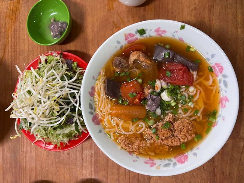 Bún riêu Chế Trang - Bún riêu Đà Lạt ngon.