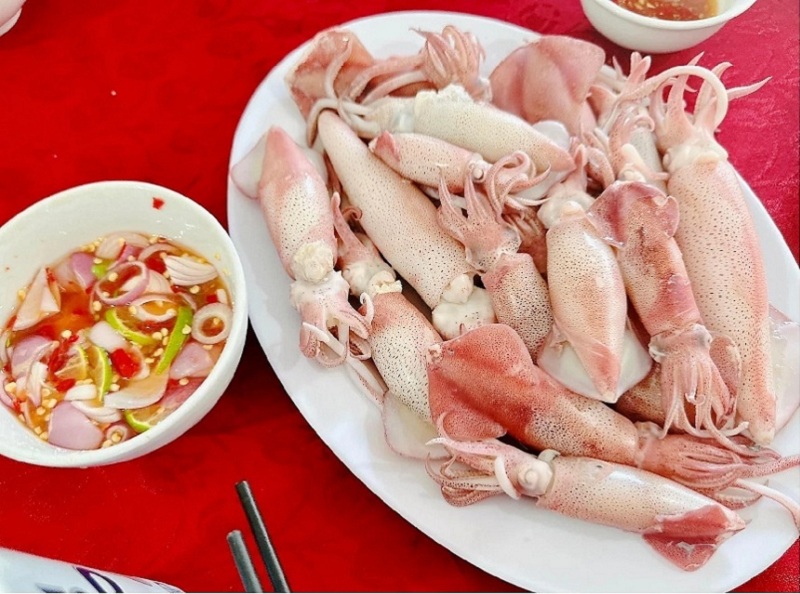 Nhà hàng mực nhảy Vũng Áng Tuấn Thanh.