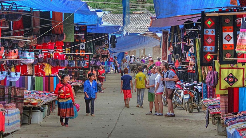 Chợ Pà Cò.